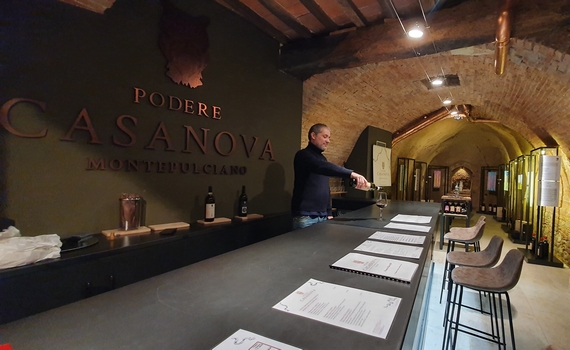 1 Podere Casanova Wine Art Shop itin 22 570