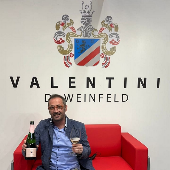 Gianni Pasolini brand ambassador di Vivallis nello stand di Vinitaly itin 22 570
