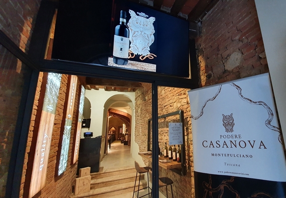 Podere Casanova Wine Art Shop 5 itin 570