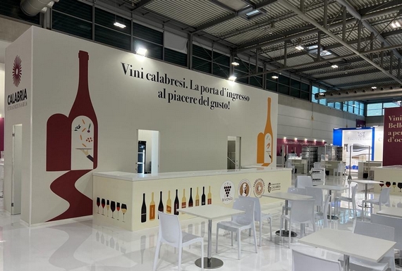 vinitaly23 calabria vini stand