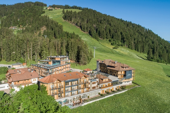 Excelsior Dolomites Life Resort - Esterno nuova facciata estate 2021 itin ago 22 570.jpg