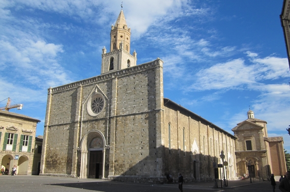 Atri cattedrale 570