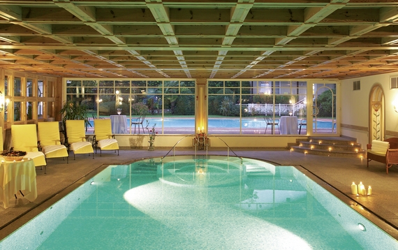 Romantik Hotel Oberwirt Piscina interna 570