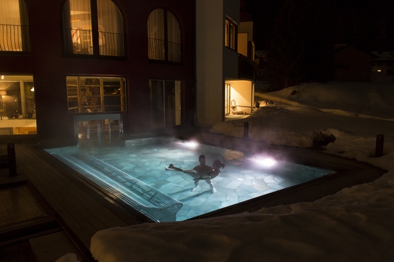 Romantik Hotel Santer Piscina esterna notte 1 570