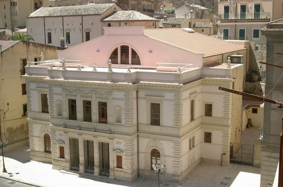 Teatro sociale restaurato 570
