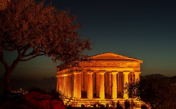 Valle dei Templi notturna