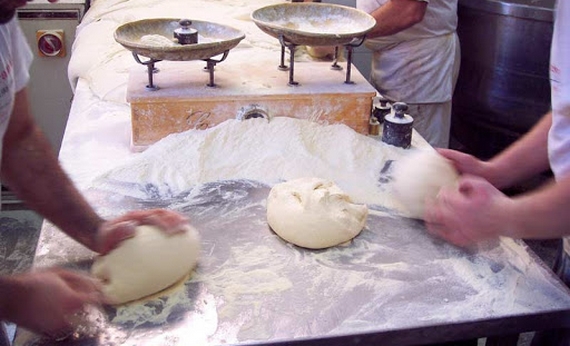 preparazione pane di matera 570
