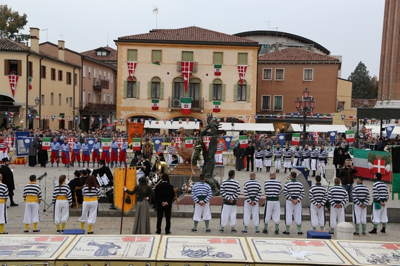 Foto 6 La piazza e le squadre partecipanti 570