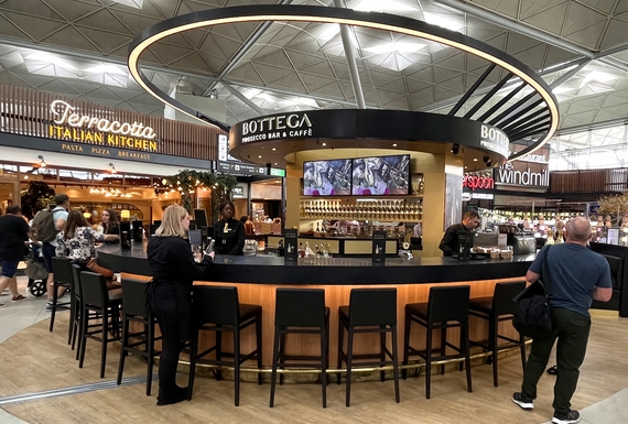 London Stansted bottga prosecco bar itin 22 570