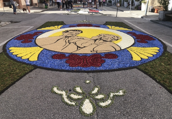 castelraimondo macerata infiorata tipicità 23 04