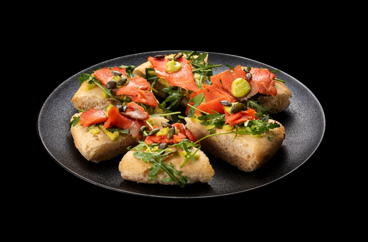 Longevity kitchen milano Focaccia salmone guacamole e rucola 24 750