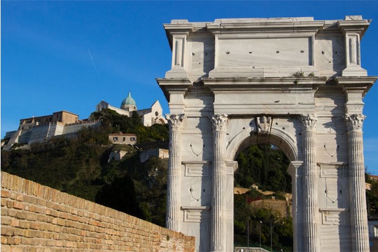 ancona tipicità in blu 17 27 24 03
