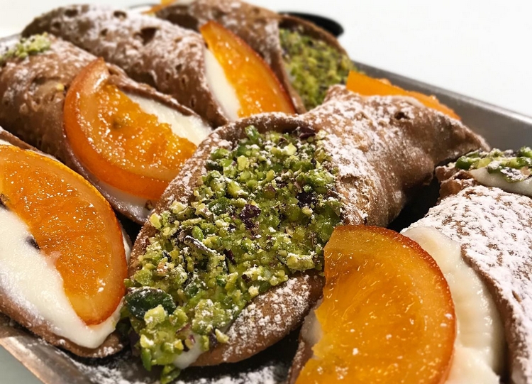 cannoli spolverati di pistacchio di Raffadali 750