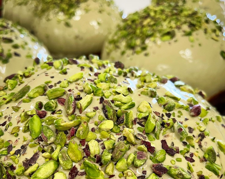 pioggia di pistacchio di Raffadali sul panettone 750