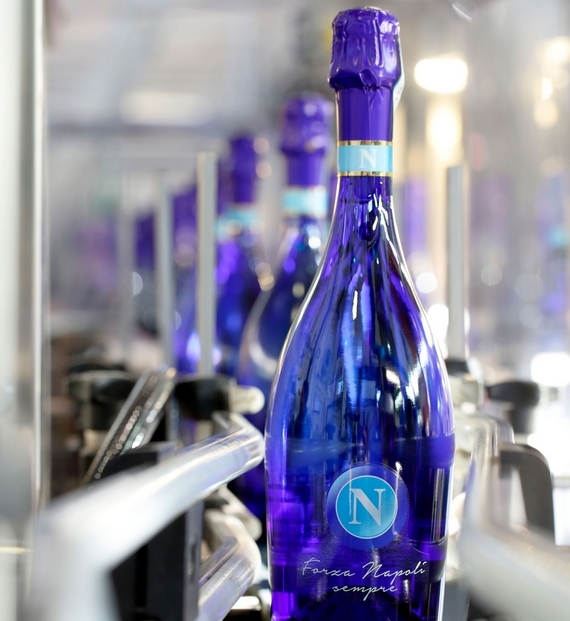 Napoli Calcio Prosecco imbottigliamento 1 itin 22 570.jpg