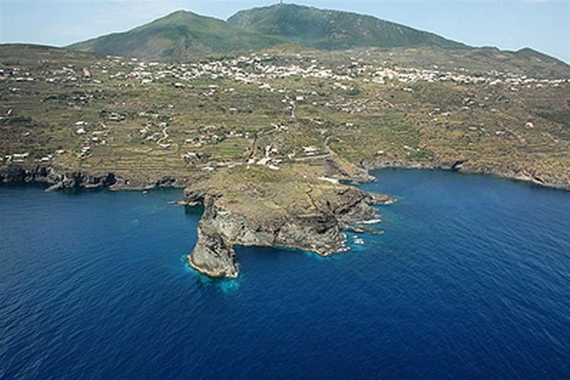 feste 22 passito pantelleria comolli 7 itin 570.jpg