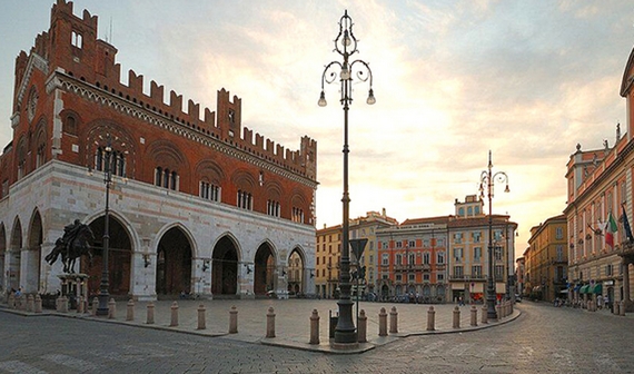 piazza cavalli piacenza gola gola 570