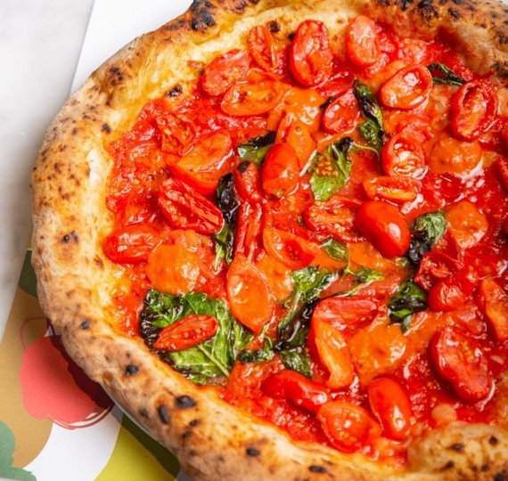 pizza-al-pomodoro-pizzeria-salvo 1 itin 22 570.jpg